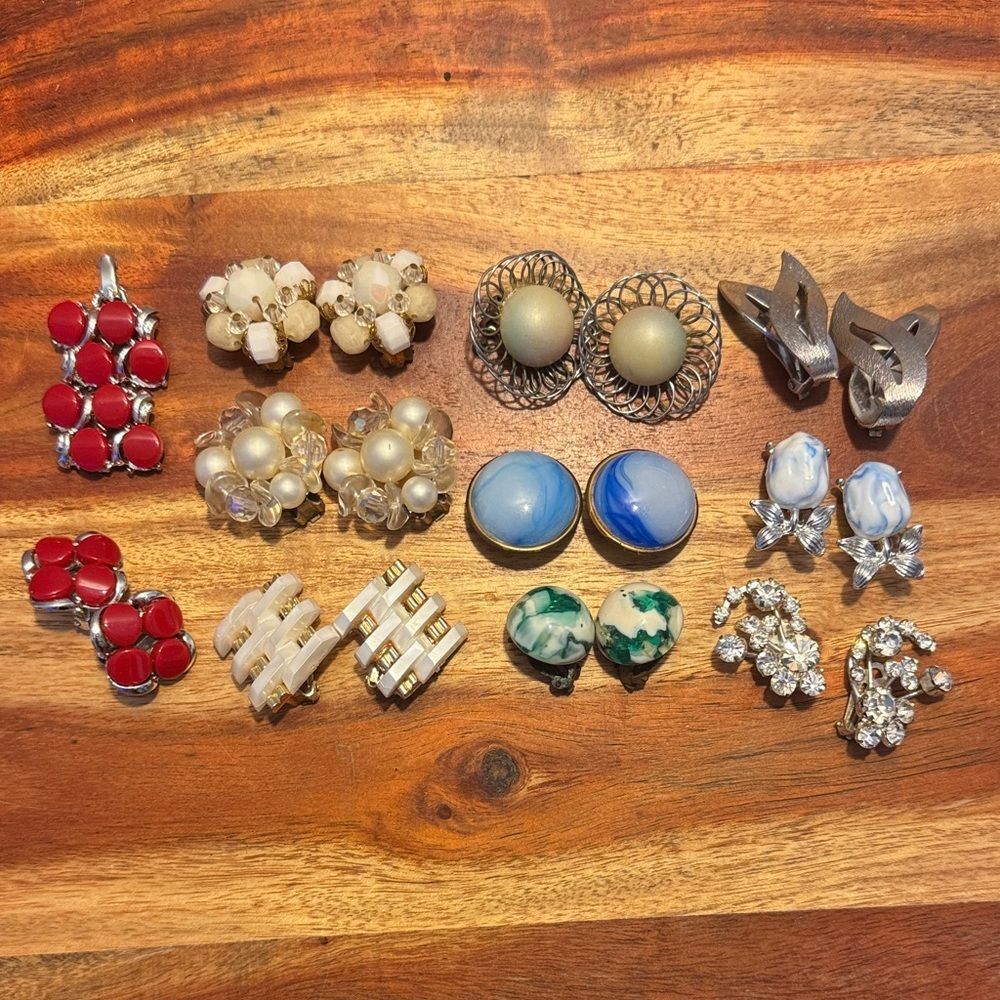 Vintage Retro Eclectic Costume Jewelry Clip On Earring Bundle Lot Statement Glam